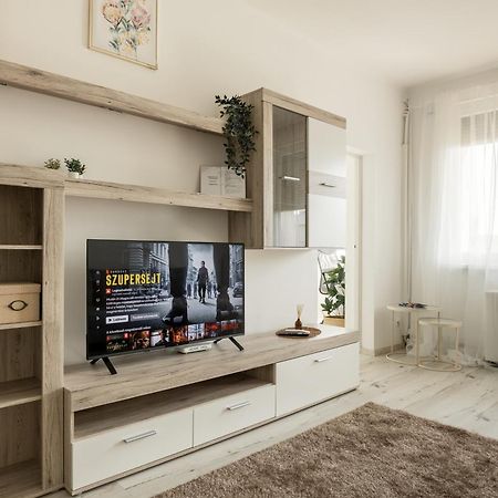 Malompark Apartman With Free Parking Debrecín Exteriér fotografie
